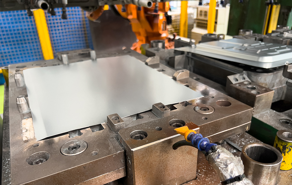 Aluminum stamped electrical appliance housing