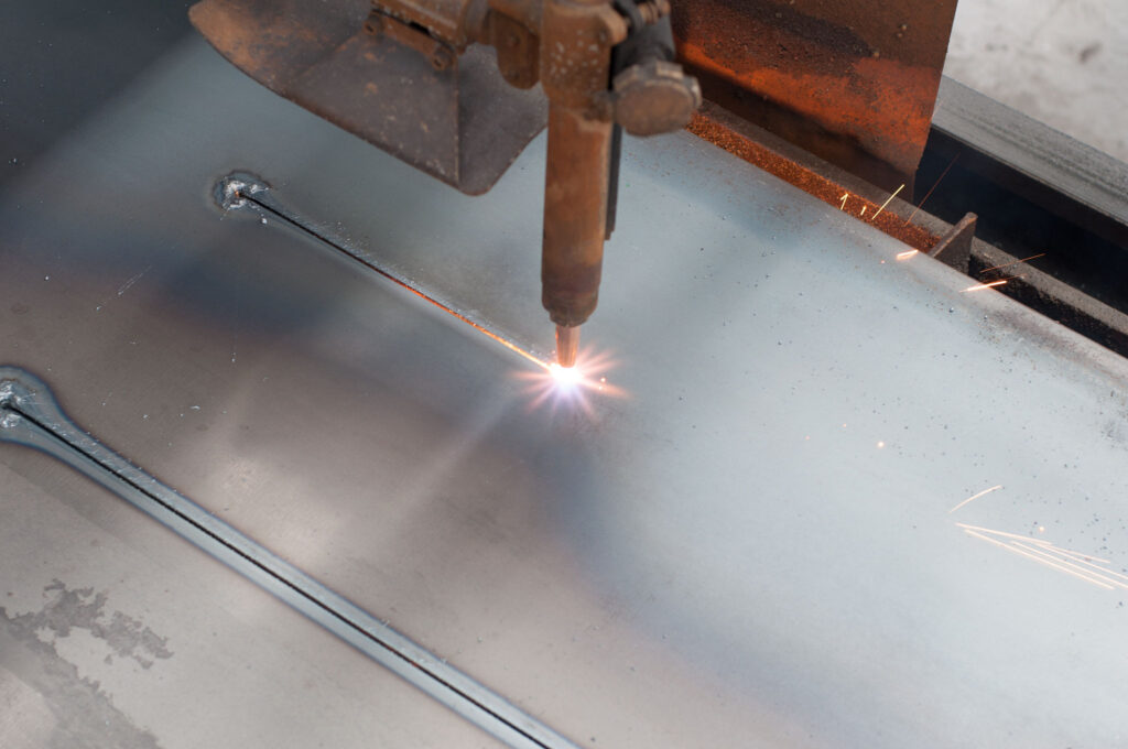 CNC LPG gas cutting on metal plate Straight line cutting