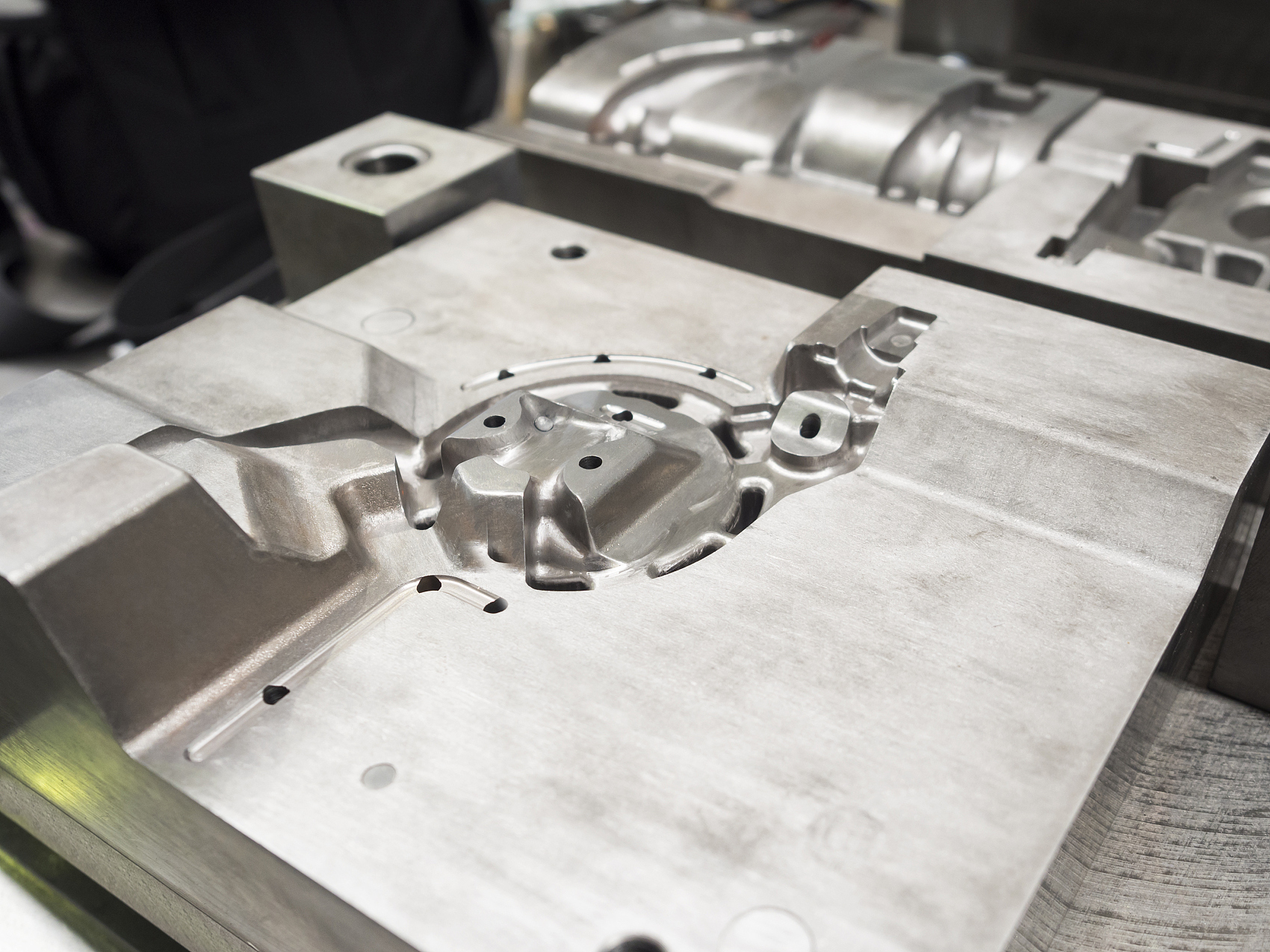 high precision mold and die manufacture for automotive and aero space